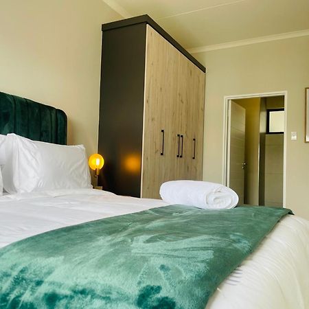 Mikeys Place On New: 2Bed2Bath No.1 With Free Wifinetflix Midrand Esterno foto