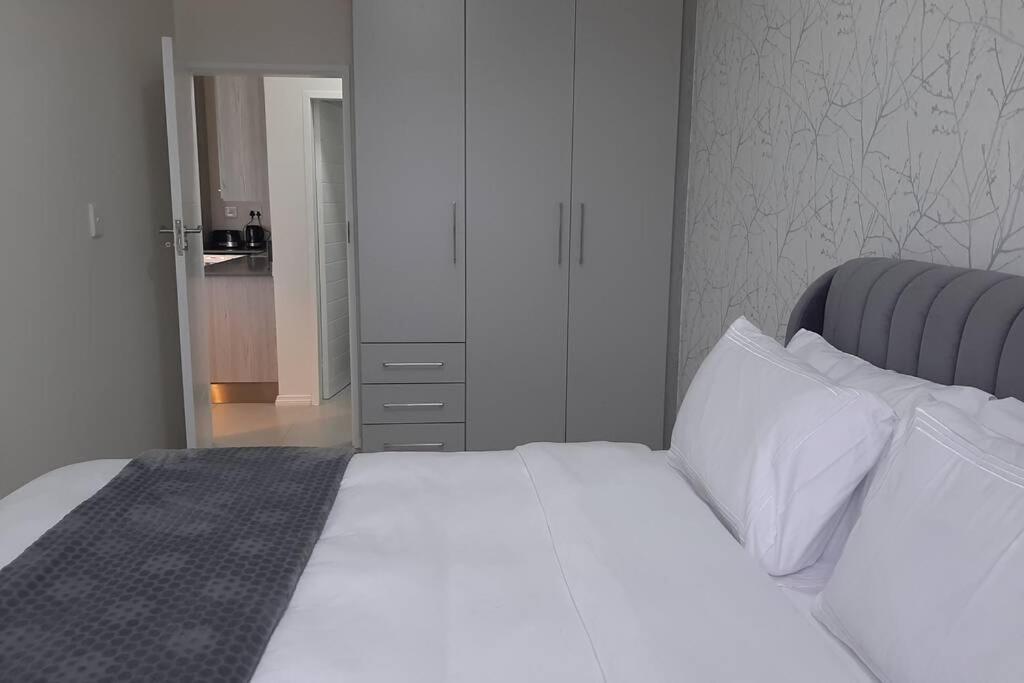 Mikeys Place On New: 2Bed2Bath No.1 With Free Wifinetflix Midrand Esterno foto